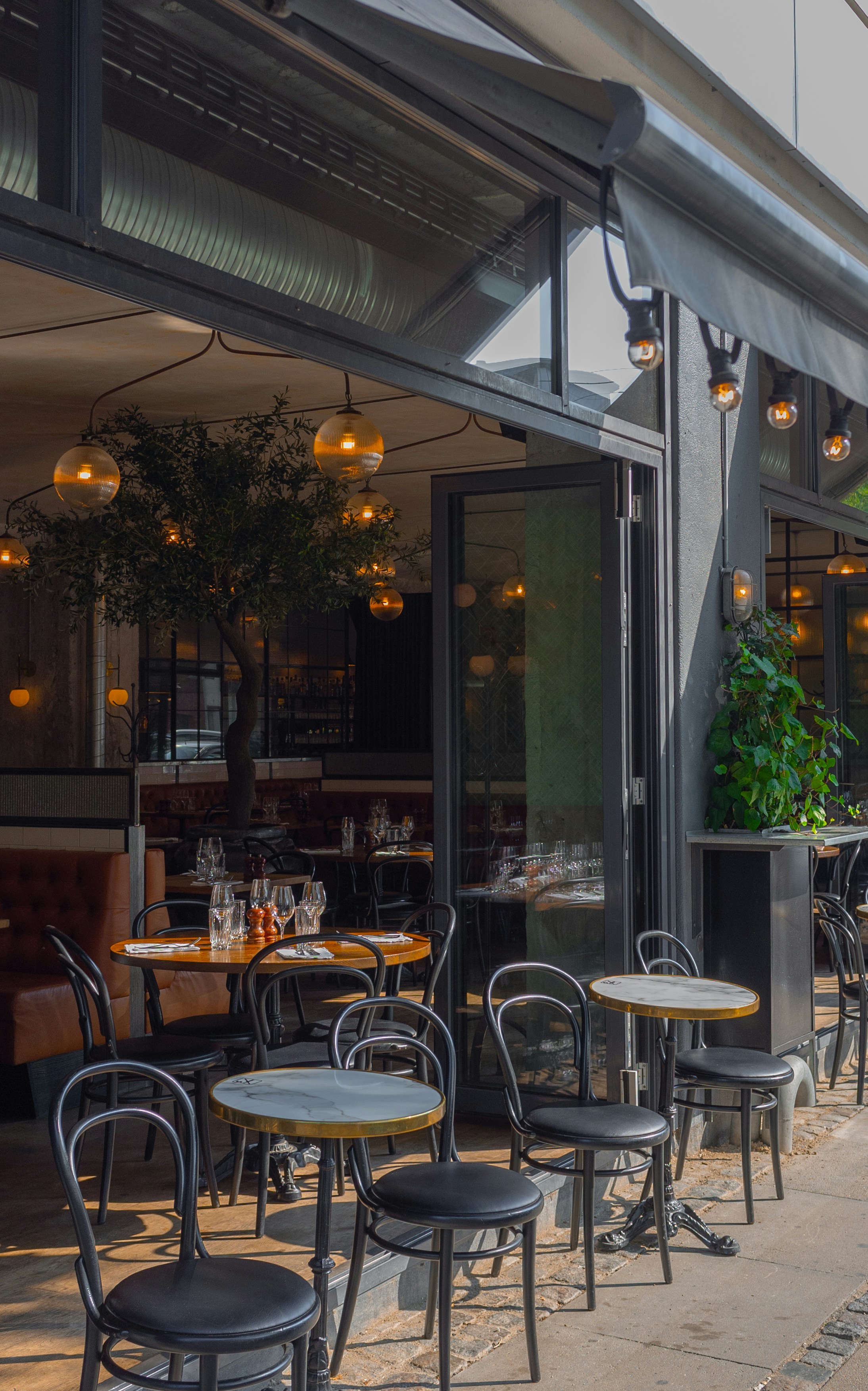 Outdoor dining area of ​​the restaurant